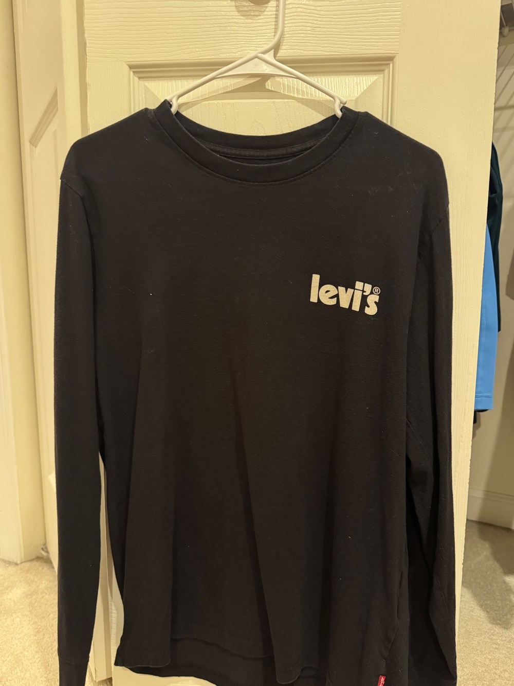 Levi’s relaxed long sleeve tee